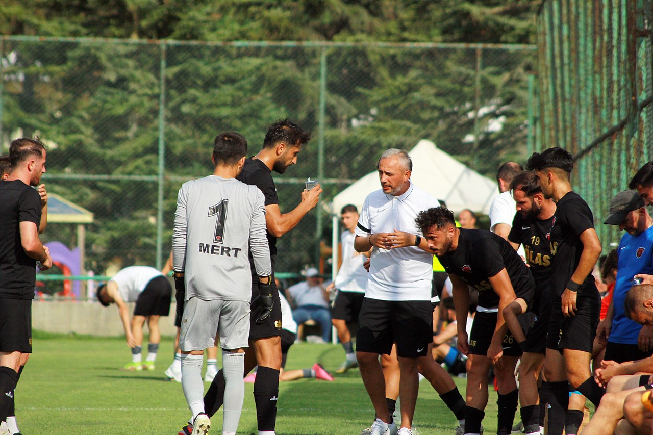 Gölcükspor, Çilimli Belediyespor ile yenişemedi “2-2” - Resim : 2