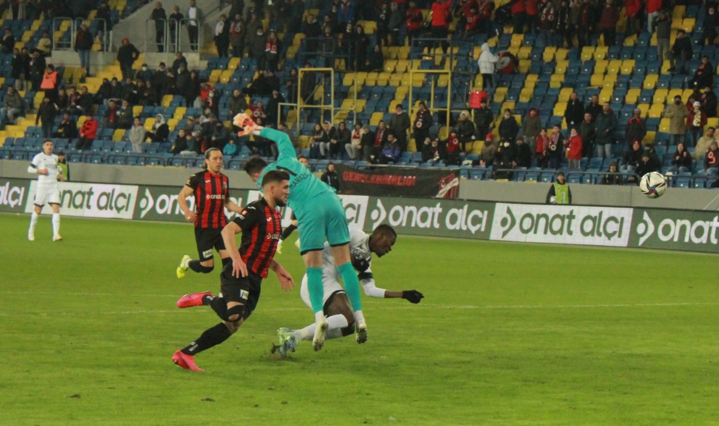 Hadi buyur şimdi! Hakem Kayatepe de Kocaelispor’u doğramıştı - Resim : 1