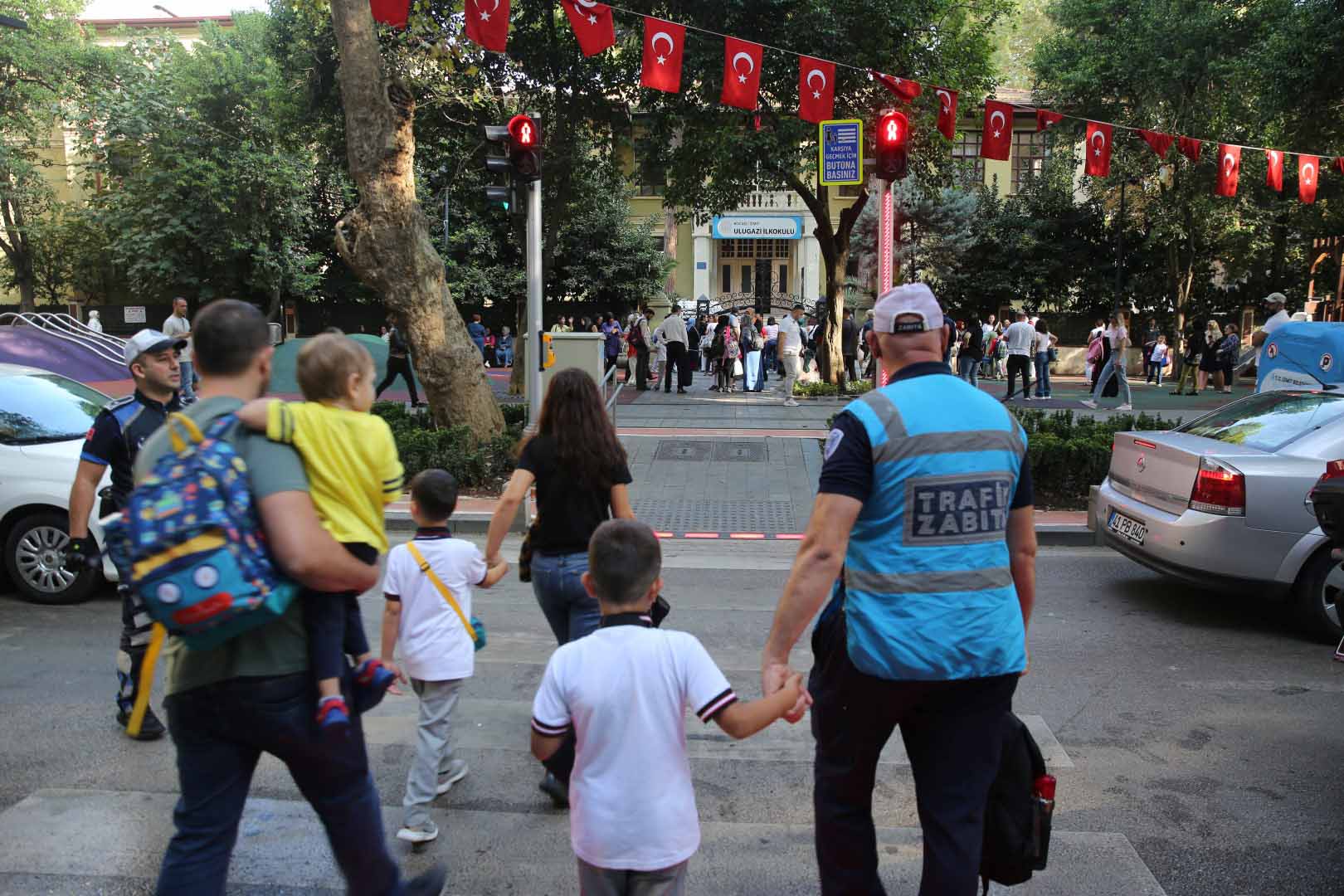 İlk ders zili çaldı... Zabıta ekipleri çocukların güvenliği için sahada - Resim : 3