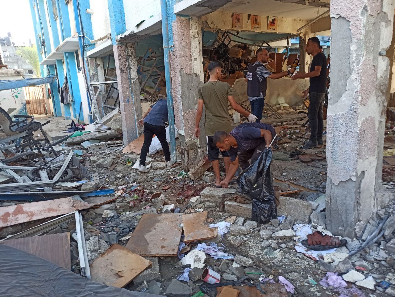 İsrail, sivillerin sığındığı BM'ye ait okulu vurdu - Resim : 1