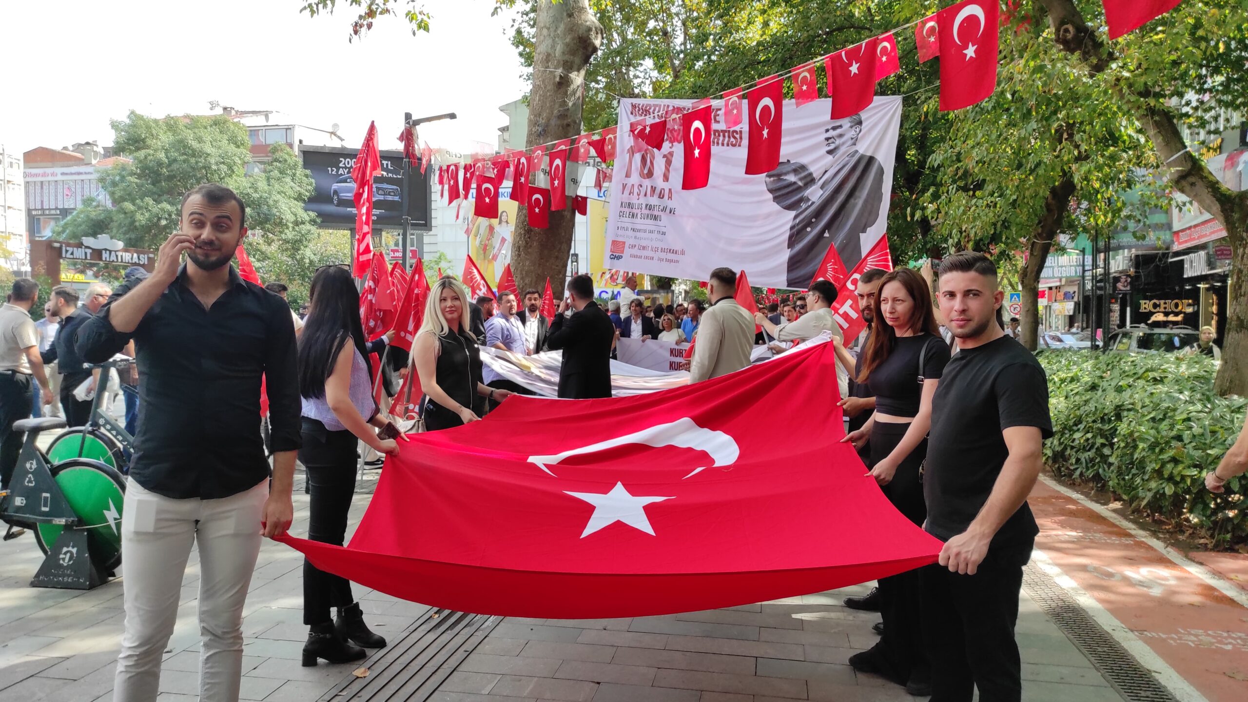 İzmit'te 'Kurtuluş Korteji' coşkusu! - Resim : 2