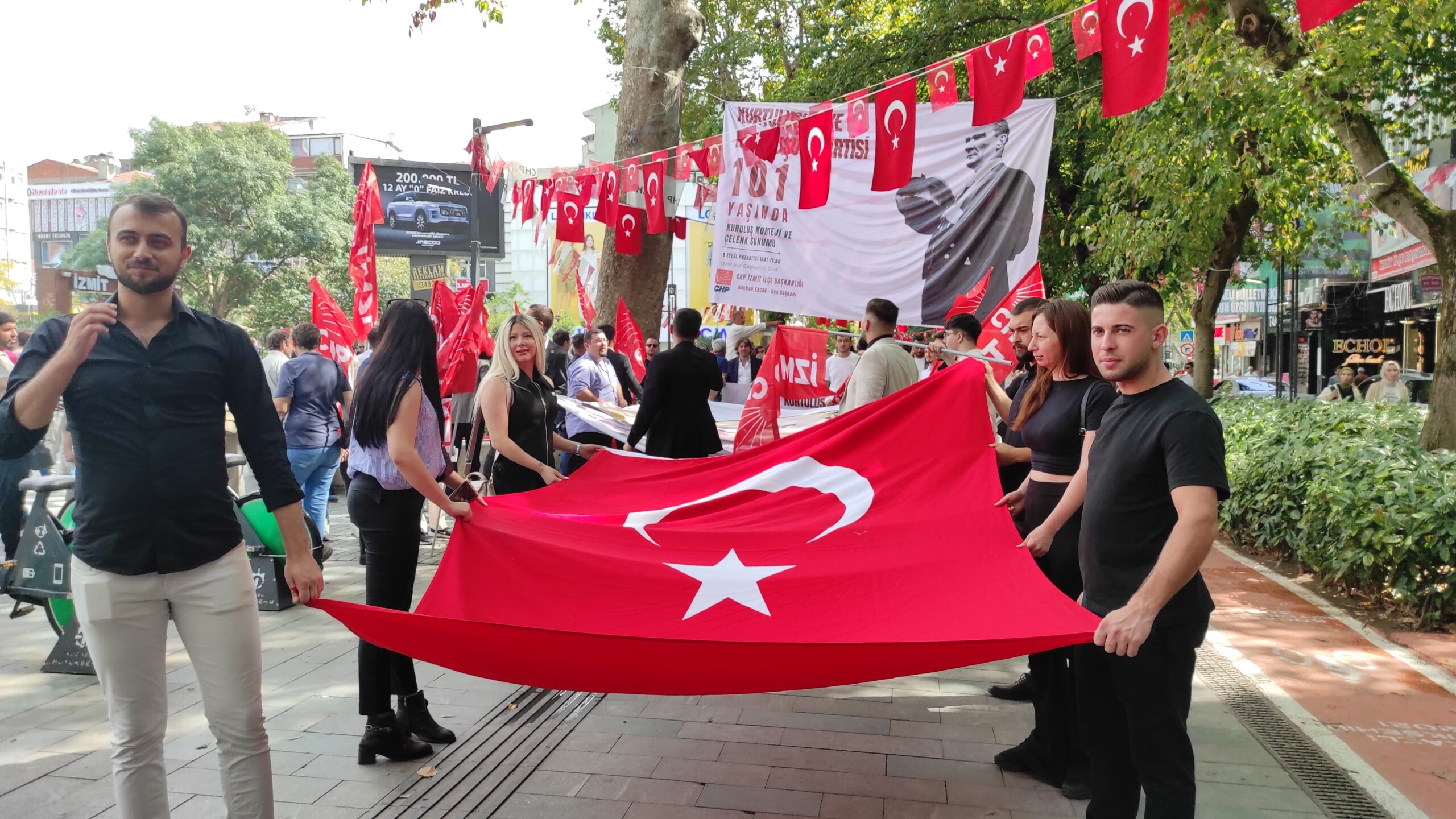 İzmit'te 'Kurtuluş Korteji' coşkusu! - Resim : 1