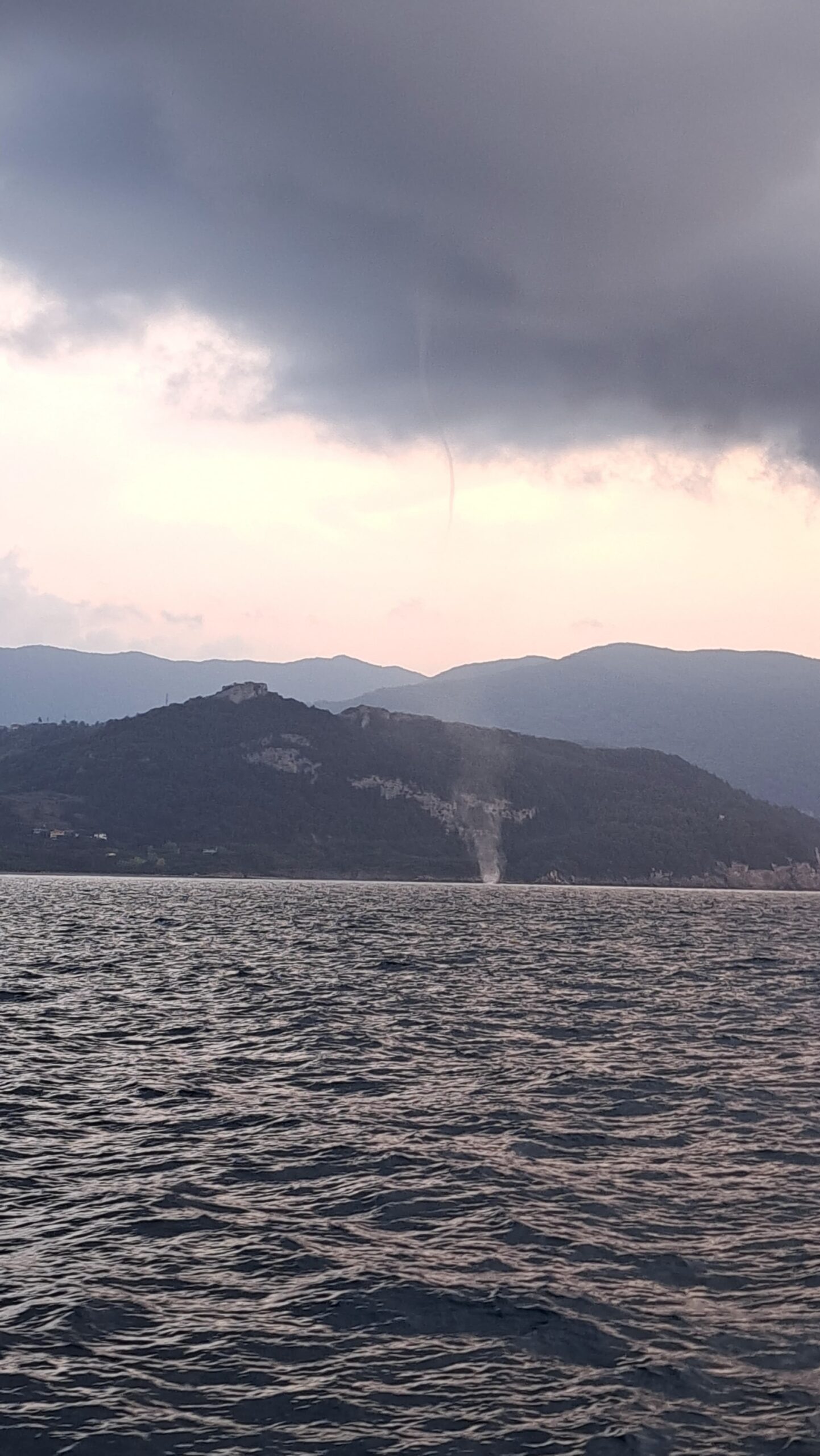 Karadeniz'de oluşan hortumlar heyecan yarattı - Resim : 1