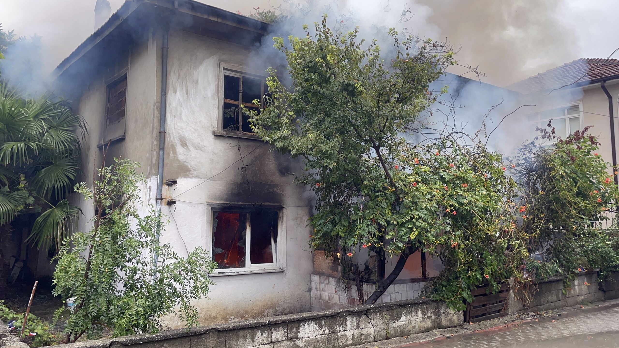 Karı-koca arasında facia: Evi ateşe verdi! - Resim : 2