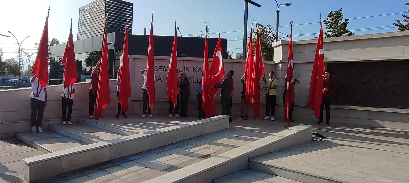 Kocaeli'de yeni eğitim öğretim yılı Ata'ya çelenk ile başladı - Resim : 5