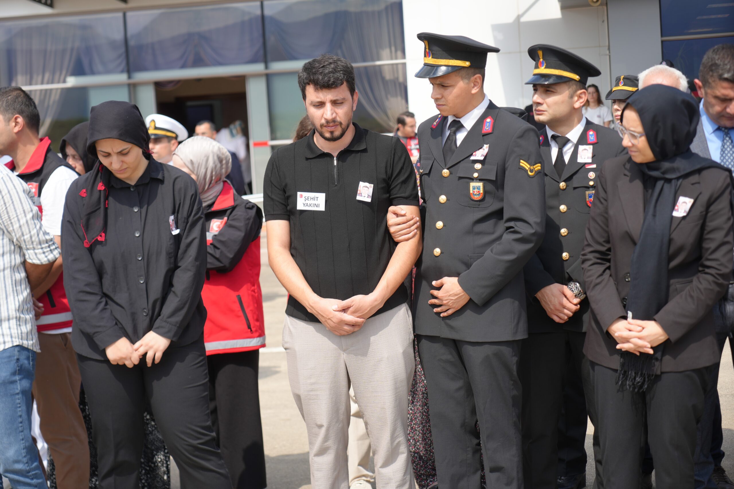 Kocaeli'ye getirilen şehidin eşi: Ben söz verdim ağlamayacağım - Resim : 5