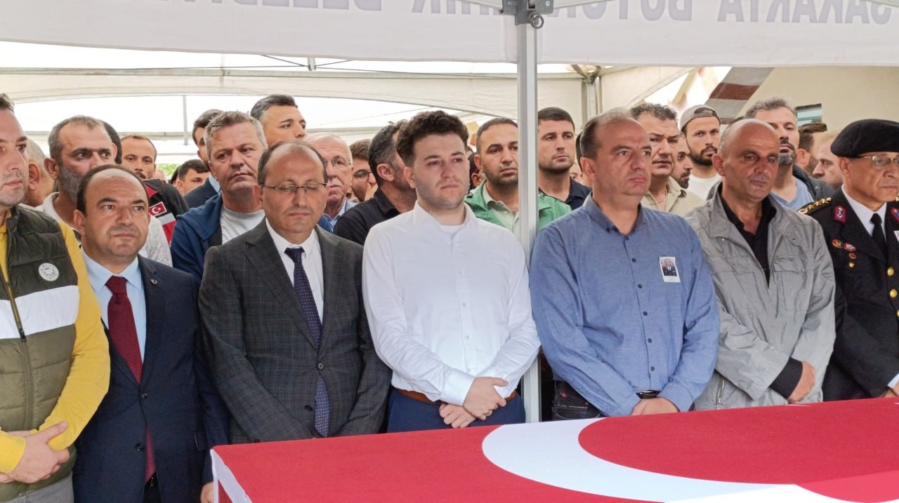 Oğlunun nişanında kalp krizi geçirmişti: Toprağa verildi - Resim : 3