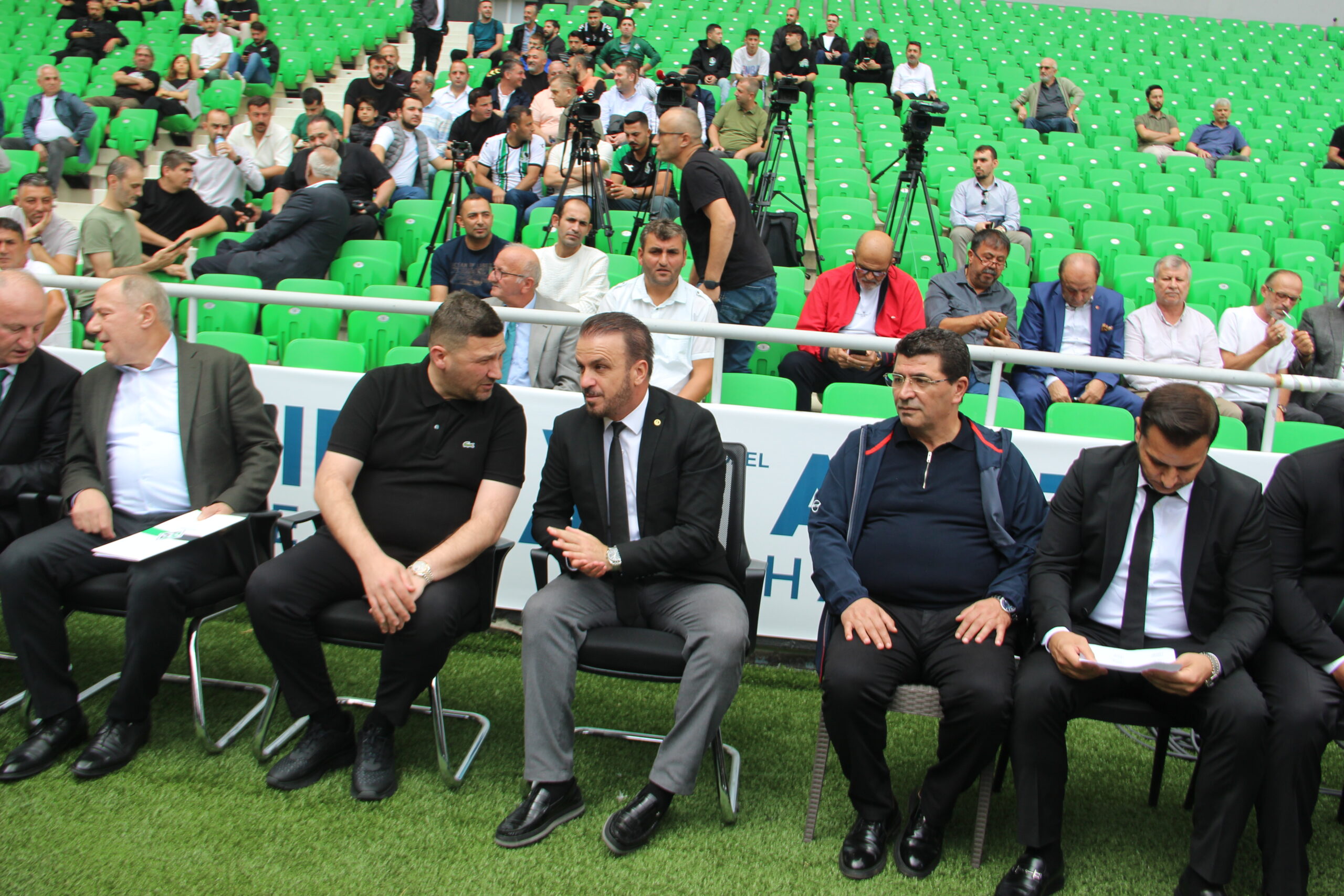 Sakaryaspor'da yeniden Genç dönemi! Önceki yönetim ibra edilmedi - Resim : 1