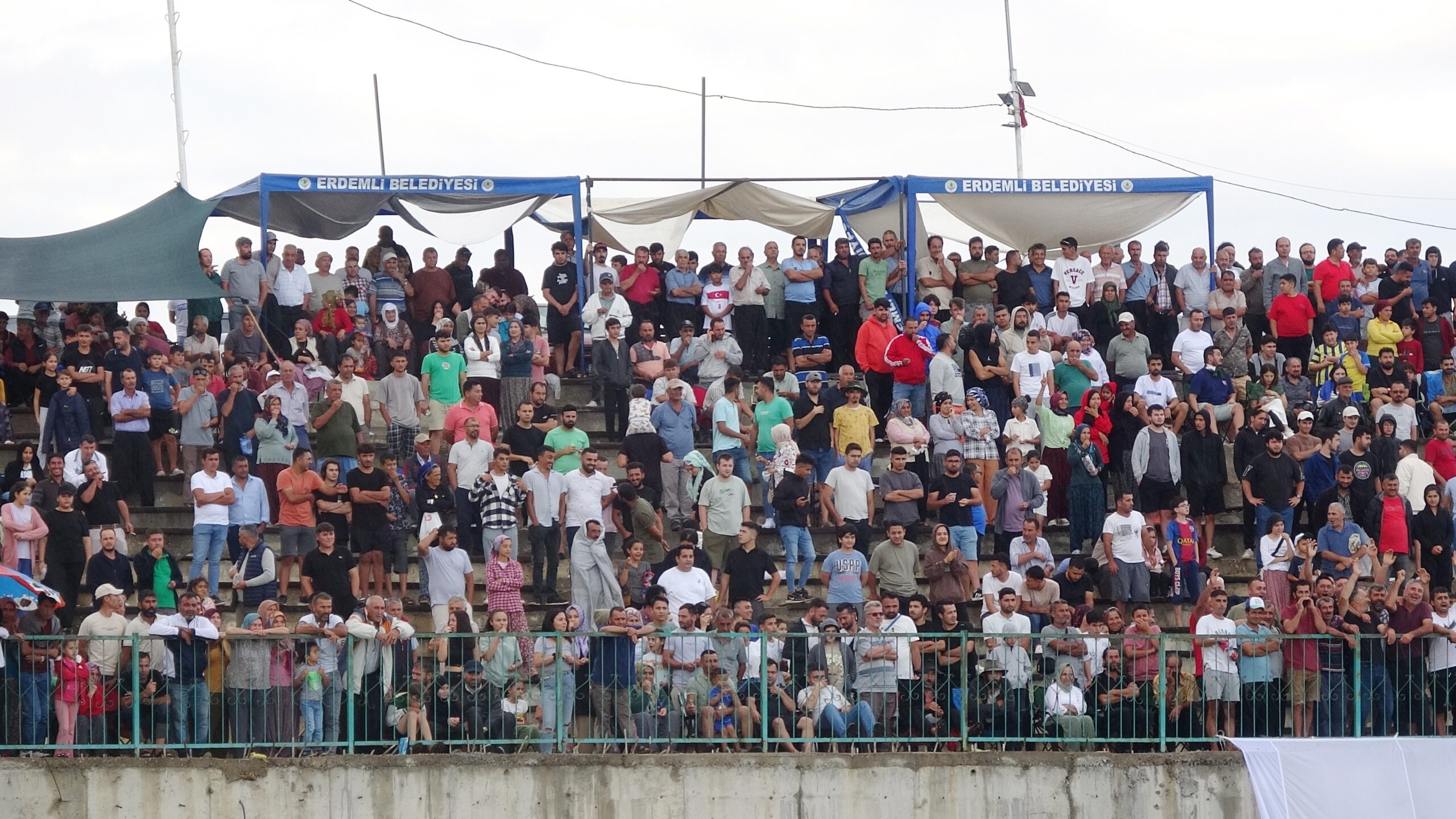 Süper lig tadında mahalle turnuvası: Binlercesi akın etti - Resim : 2