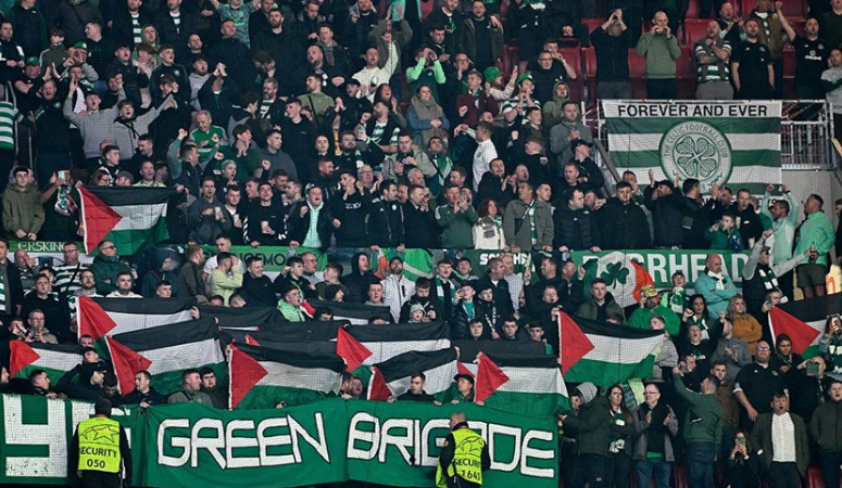 İskoçya ekibi Celtic'in taraftarları,