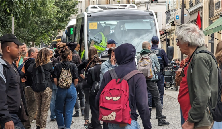 Fransa’da yeni hükümet yasa dışı göçmenlerin sınır dışı edilmesini kolaylaştıracak